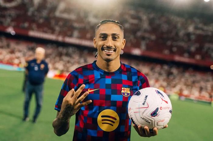Barca sắp hoàn tất việc gia hạn hợp đồng với Raphinha. Ảnh: FC Barca