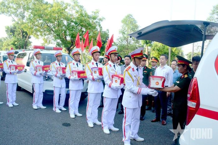 Chương trình bàn giao thực hiện theo quy trình “5 đúng”: Đúng mẫu, đúng hồ sơ, đúng niêm phong, đúng điều kiện bảo quản, đúng chuỗi bàn giao. 