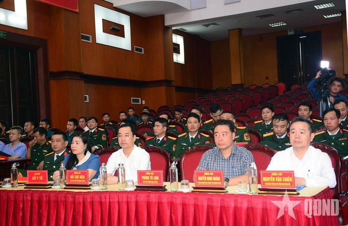 Các đại biểu tham dự chương trình.  