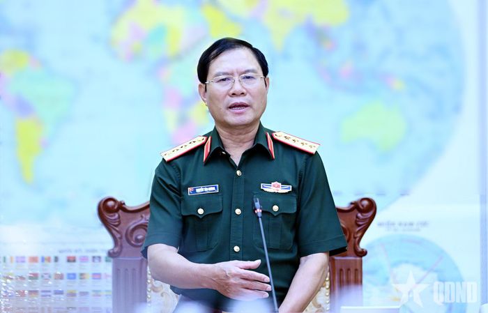 Đại tướng Nguyễn Tân Cương phát biểu tại hội nghị.