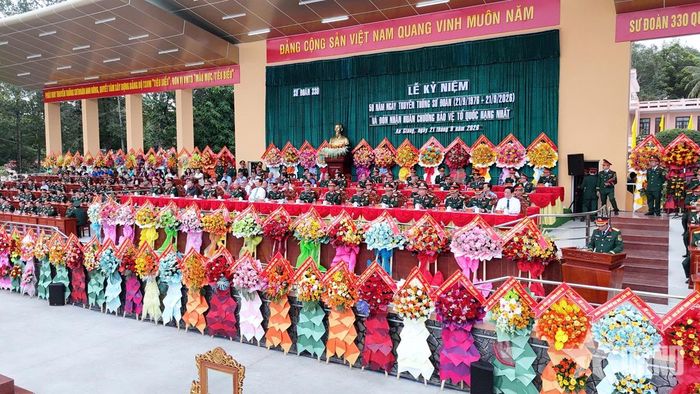 Các đại biểu tham dự lễ kỷ niệm.