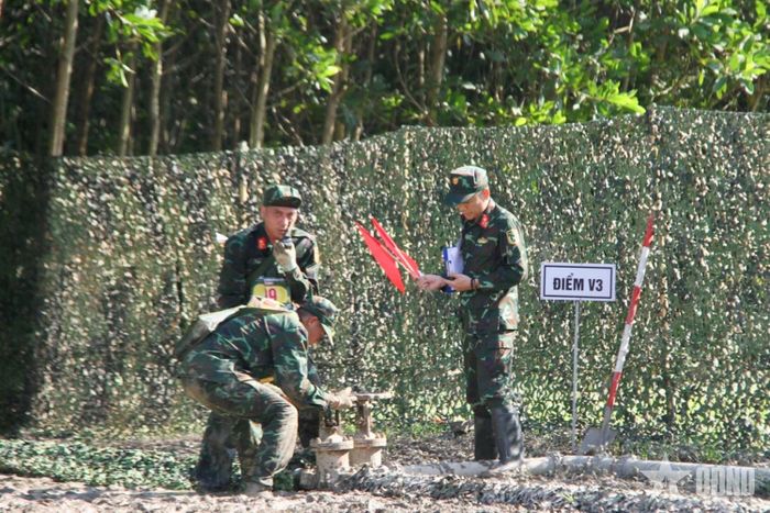 Nội dung thi thực hành khai thác, sử dụng bộ đường ống dã chiến PMT-100. 