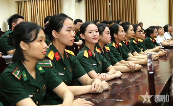 Các học viên tham gia khai mạc lớp huấn luyện.