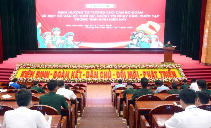  Sau khai mạc, các học viên được giới thiệu chuyên đề đầu tiên theo kế hoạch.