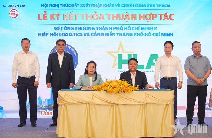  Đại diện Sở Công Thương TP Hồ Chí Minh và Hiệp hội Logistics và Cảng biển TP Hồ Chí Minh ký kết thỏa thuận hợp tác nhằm tăng cường liên kết, thúc đẩy phát triển dịch vụ logistics và chuỗi cung ứng.  