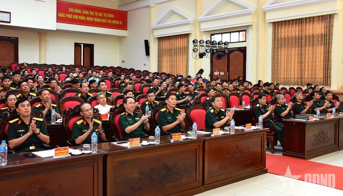  Các đại biểu dự khai mạc lớp tập huấn.