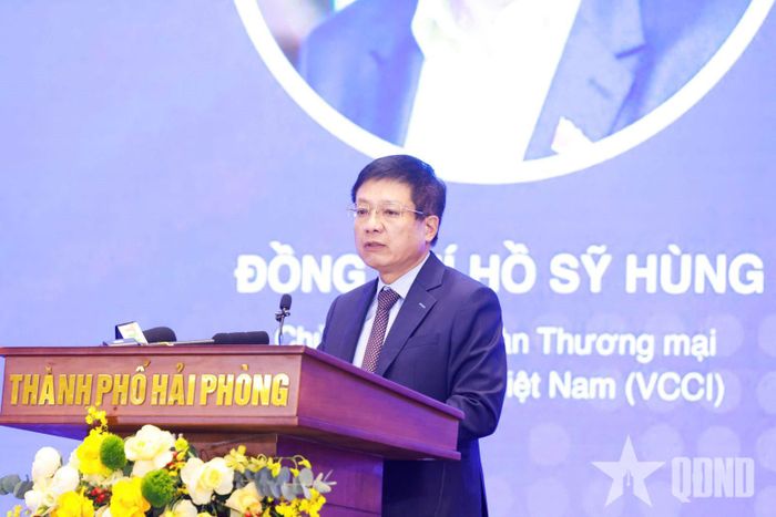 Chủ tịch VCCI Hồ Sỹ Hùng phát biểu khai mạc diễn đàn. 