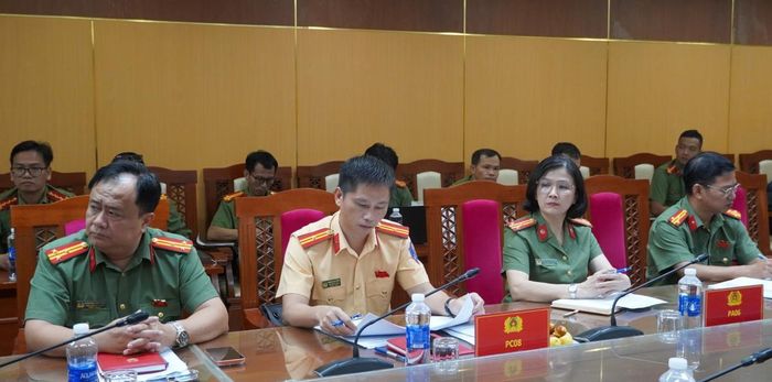 Lãnh đạo các phòng nghiệp vụ Công an thành phố dự buổi làm việc