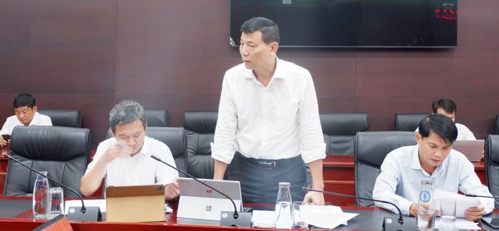 Đại diện Ban Quản lý dự án đầu tư xây dựng các công trình dân dụng, công nghiệp và hạ tầng kỹ thuật Đà Nẵng báo cáo tại buổi làm việc. Ảnh: P.T