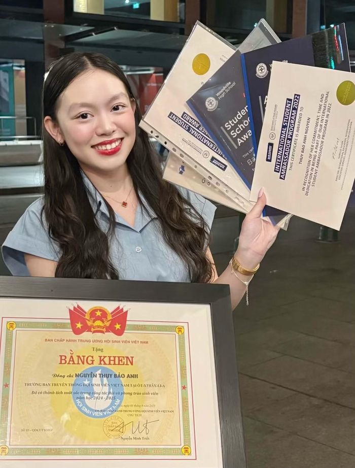 Bảo Anh đảm nhiệm vai trò Trưởng ban Truyền thông Hội Sinh viên Việt Nam tại Úc.