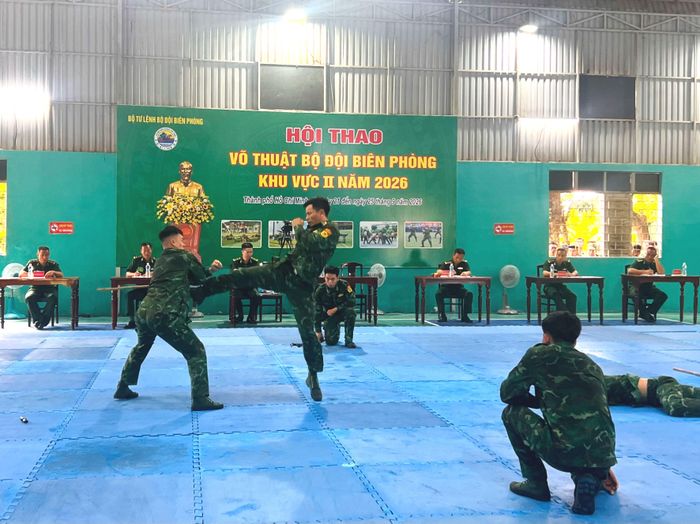 Các đội thi đấu nội dung đồng diễn 3 bài võ thể dục