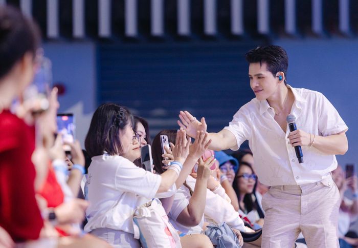 Quốc Thiên và khán giả tại buổi gặp đặc biệt