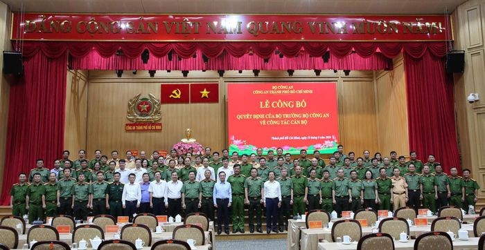  Phó Bí thư Thành ủy TPHCM Đặng Minh Thông cùng các đại biểu dự hội nghị. Ảnh: HT 