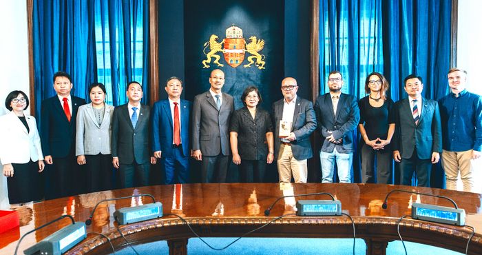  Đoàn công tác Thành ủy TPHCM do đồng chí Văn Thị Bạch Tuyết làm trưởng đoàn đã làm việc với Chính quyền Budapest 