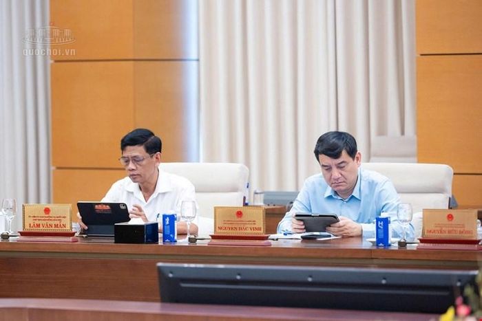  Thành viên UBTVQH dự họp. Ảnh: CỔNG THÔNG TIN ĐIỆN TỬ QUỐC HỘI 