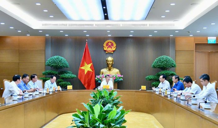  Thủ tướng Lê Minh Hưng chủ trì cuộc họp về cung ứng SGK, rà soát chương trình, SGK phổ thông. Ảnh: VIẾT CHUNG 