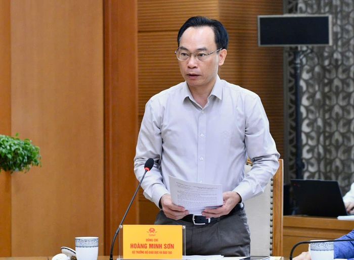  Bộ trưởng Bộ GD-ĐT Hoàng Minh Sơn phát biểu tại cuộc họp. Ảnh: VIẾT CHUNG 