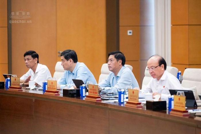  Thành viên UBTVQH dự họp. Ảnh: CỔNG THÔNG TIN ĐIỆN TỬ QUỐC HỘI 