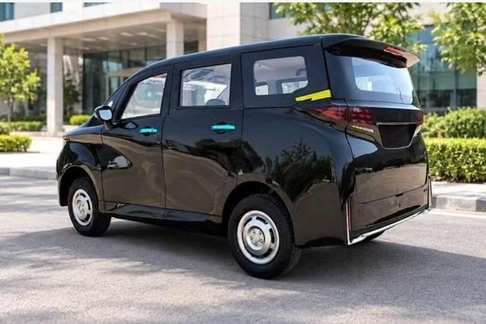 Mẫu xe MPV thuần điện Nora Metro 2026 này được xếp vào nhóm xe bốn bánh L7 với kích thước nhỏ. Theo đó, xe sở hữu kích thước dài x rộng x cao lần lượt 3.900 x 1.800 x 1.800 mm và chiều dài cơ sở chỉ 2.360 mm.