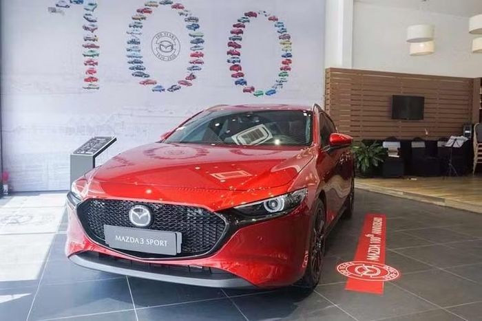 Mazda3 bán chạy nhất phân khúc sedan cỡ C tại Việt Nam tháng 8/2026.
