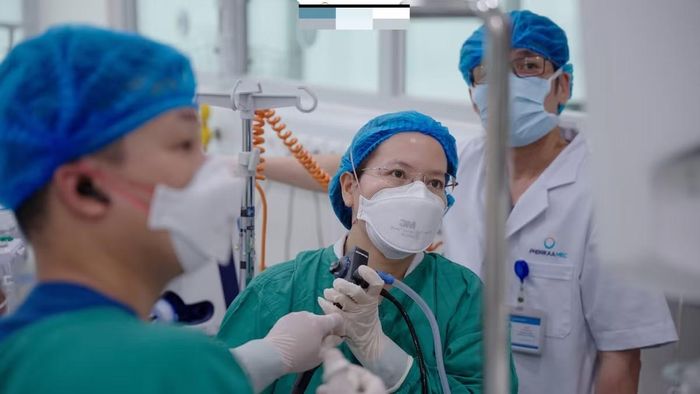 Ê-kíp can thiệp cho bệnh nhân - Ảnh BVCC