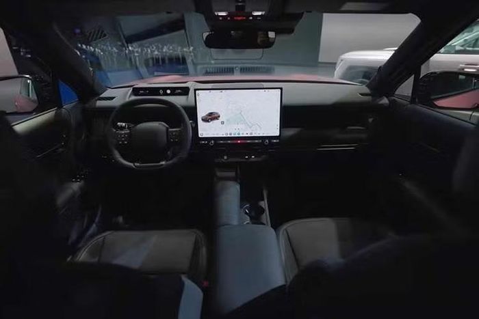 Một điểm nhấn khác của Hyundai Tucson XRT 2027 là các chi tiết màu đen được tạo họa tiết lấy cảm hứng từ carbon rèn, giúp ngoại hình bớt đơn điệu và tăng chất cao cấp cho một mẫu xe theo hướng địa hình.