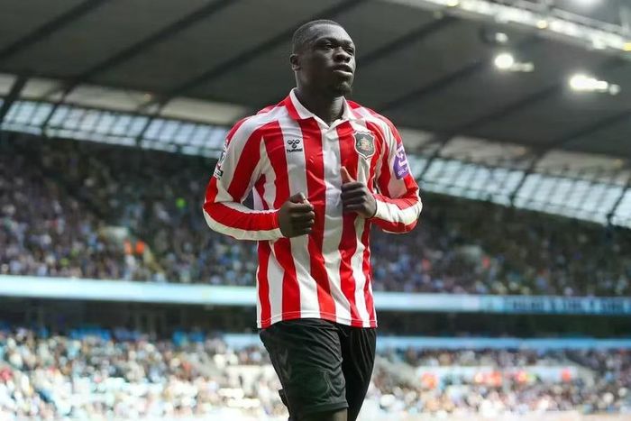 Tiền đạo Brian Brobbey lập hat-trick cho Sunderland nhưng vẫn không thể giúp đội khách tránh thất bại 3-5 trước Man City. Ảnh: Getty Images.