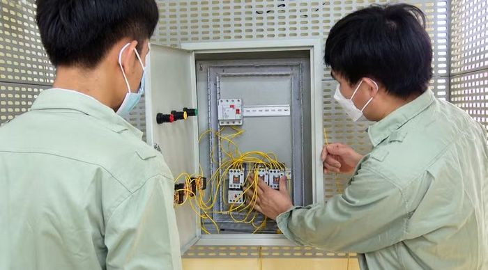 Học sinh Trường Trung cấp nghề Dân tộc nội trú Phú Thọ thực hành kỹ năng nghề.