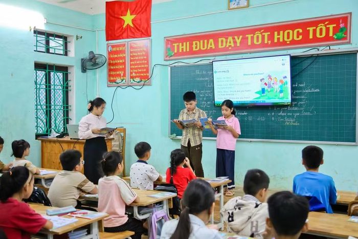 Giờ học môn Tiếng Anh của học sinh Trường Tiểu học Mường Vang.