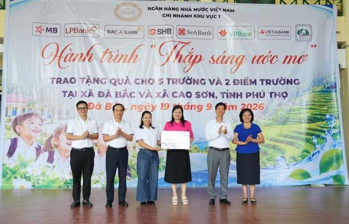 Trao tặng hệ thống lọc nước tới Điểm trường Trầm Mít - Phân hiệu Tân Minh - Trường mầm non Cao Sơn.