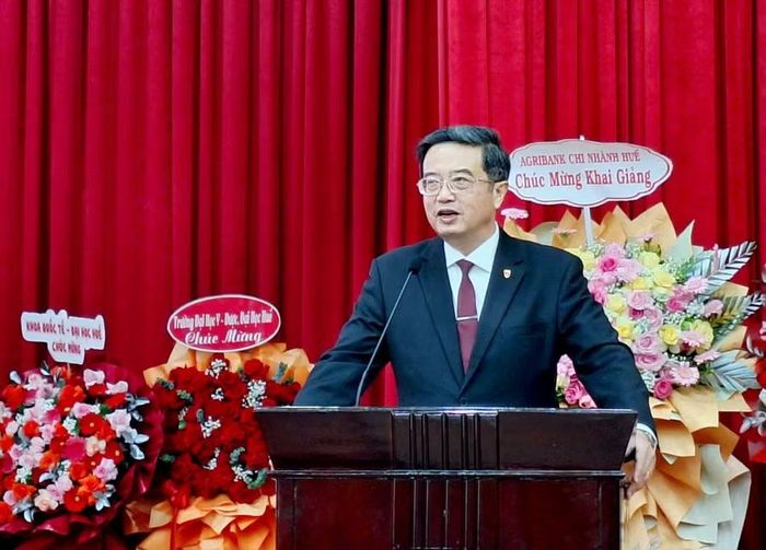 GS.TS Nguyễn Vũ Quốc Huy, Quyền Giám đốc Đại học Huế phát biểu chỉ đạo định hướng phát triển đối với nhà trường.