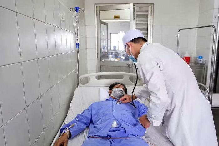 Hiện, bệnh nhân được các bác sĩ khoa Ngoại Tổng hợp tiếp tục theo dõi và chăm sóc. Ảnh: BVCC.