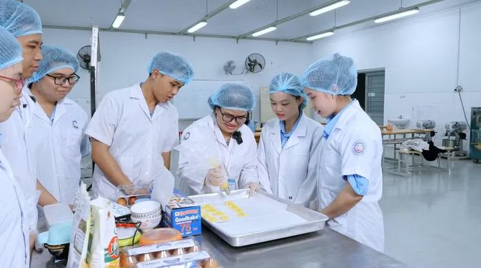 Tiết học thực hành ngành Công nghệ thực phẩm - Trường Cao đẳng Nghề TPHCM.