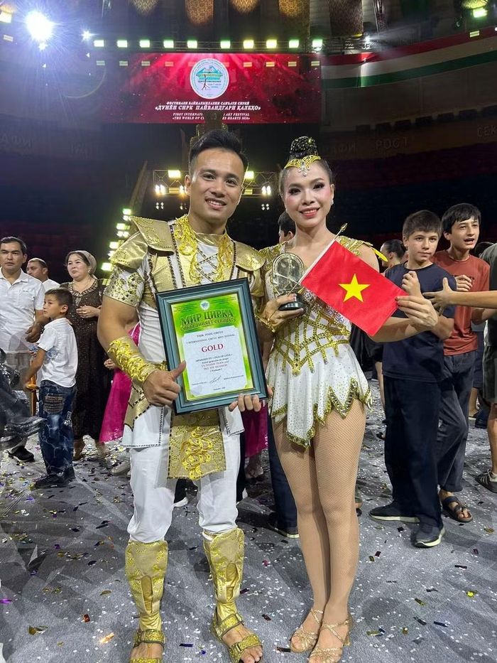 Tiết mục “Duo Love” của Việt Nam do NSƯT Thanh Tuấn và NSƯT Thu Hương biểu diễn xuất sắc giành giải Vàng.