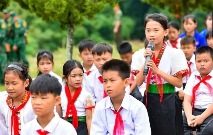 Học sinh hào hứng trả lời câu hỏi.