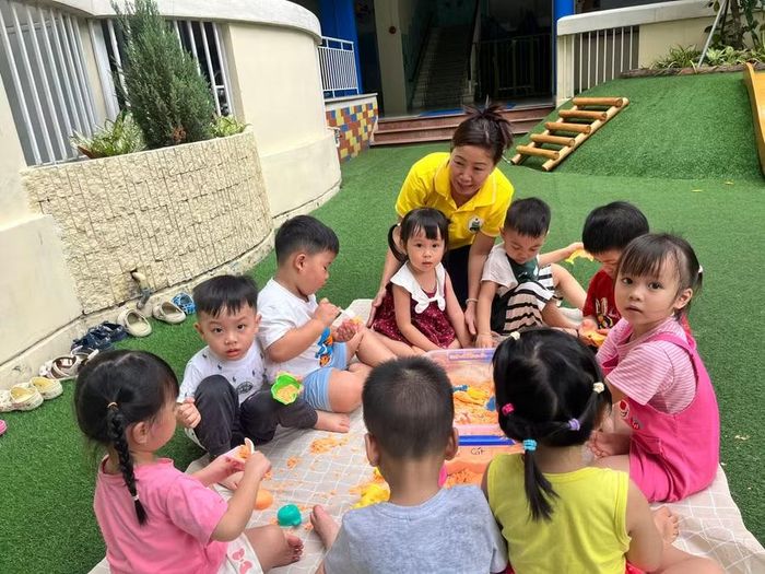 Trẻ mầm non tại Trường Mầm non 19/5 Thành phố trong giờ chơi - Ảnh: Phương Nhi
