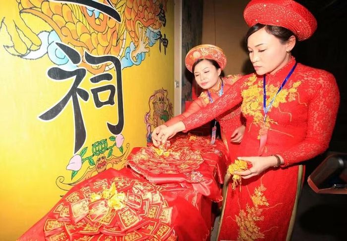 Tục phát lương tại đền Trần Thương gắn với câu chuyện Hưng Đạo Đại Vương mở kho thóc phát cho dân.