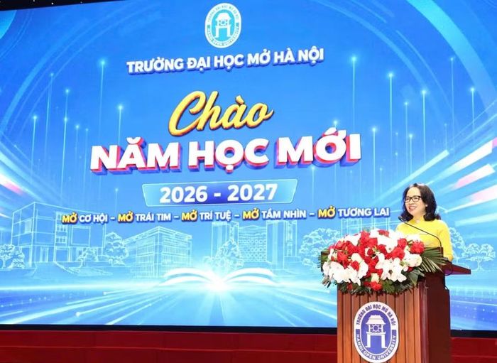 PGS.TS Nguyễn Thị Nhung - Bí thư Đảng ủy, Hiệu trưởng Trường Đại học Mở Hà Nội phát biểu tại Chương trình.