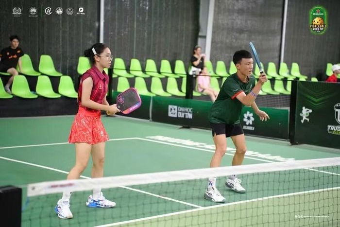 Những giải đấu và giải thưởng Pickleball quốc tế với cô nữ sinh lớp 10. (Ảnh: NVCC)