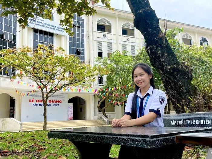 Bảo Châu là học sinh lớp 10 chuyên Văn, Trường THPT chuyên Khoa học Huế.