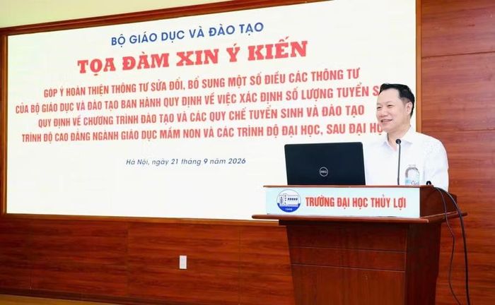 Ông Nguyễn Tiến Thảo - Vụ trưởng Vụ Giáo dục Đại học (Bộ GD&ĐT) phát biểu tại tọa đàm.