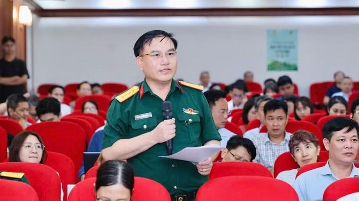 Đại diện khối Quân đội trao đổi tại Tọa đàm.