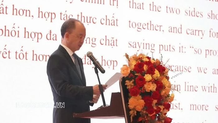 Đồng chí Hoàng Mậu Quân, Phó Thị trưởng Trùng Khánh (Trung Quốc) phát biểu tại sự kiện. (Nguồn: Tổng Lãnh sự quán Việt Nam tại Trùng Khánh)