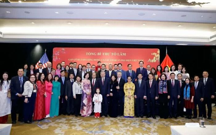 Tổng Bí thư Tô Lâm gặp gỡ cộng đồng người Việt Nam tại Hoa Kỳ nhân dịp tham dự cuộc họp khai mạc Hội đồng Hòa bình về Gaza tại Washington D.C, ngày 19/2 (theo giờ địa phương), trong không khí đầu Xuân Bính Ngọ 2026. (Nguồn: TTXVN)