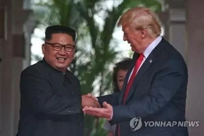 Tổng thống Mỹ Donald Trump và Chủ tịc Triều Tiên Kim Jong Un gặp nhau trong Hội nghị thượng đỉnh lịch sử tại khách sạn Capella, Singapore ngày 12/6/2019.