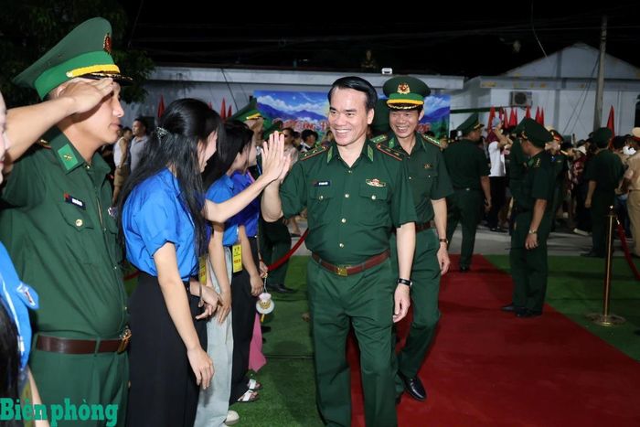 Trung tướng Vũ Trung Kiên, Ủy viên Ban Chấp hành Trung ương Đảng, Ủy viên Quân ủy Trung ương, Tư lệnh Bộ đội Biên phòng dự chương trình. Ảnh: Tuấn Kiệt