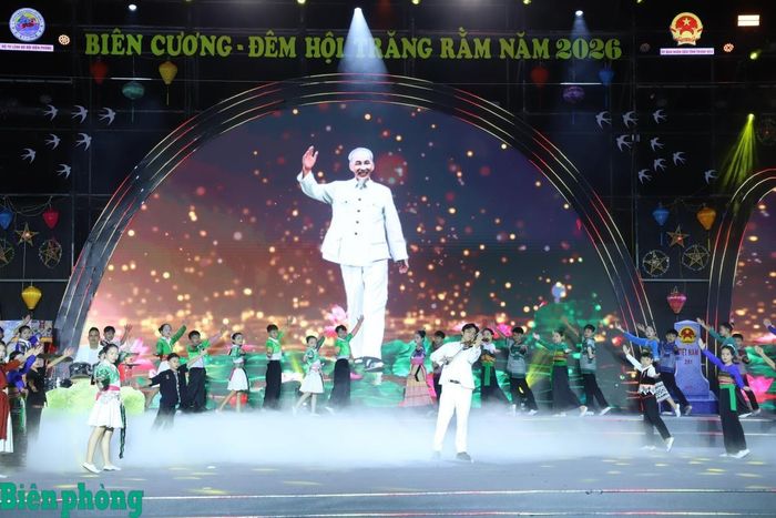 Chương trình tạo nên không gian văn hóa rực rỡ sắc màu tuổi thơ, thể hiện sự quan tâm của Đảng, Nhà nước, các bộ, ngành và toàn xã hội đối với thiếu niên, nhi đồng nơi phên dậu Tổ quốc. Ảnh: Tuấn Kiệt