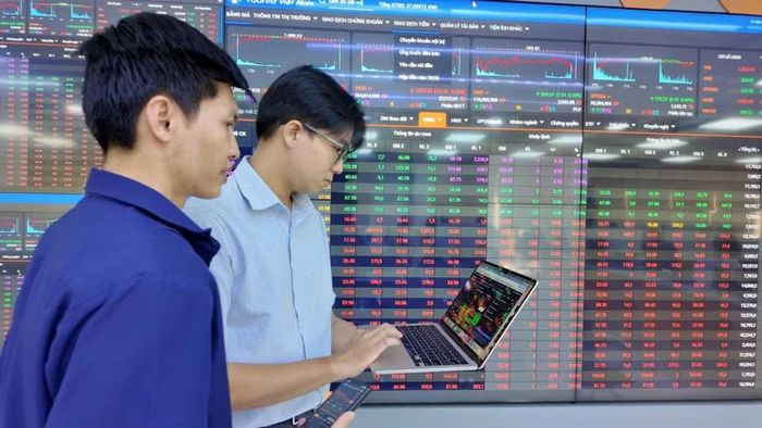 Sau nâng hạng, doanh nghiệp Việt phải “nâng chuẩn” để hút vốn ngoại. Ảnh: DNSE