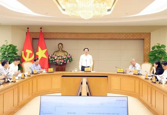 Phó Thủ tướng Hồ Quốc Dũng chủ trì cuộc họp với các bộ, cơ quan liên quan về dự án Luật Đất đai (sửa đổi). Ảnh: CP
