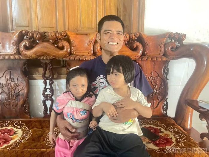 Với anh Chrơm, có lẽ niềm mong mỏi giản dị nhất của một người cha không phải là con gái phải cao lớn như những người khác, mà là con có thể khỏe mạnh, được học hành và tự tin bước đi trên con đường của mình